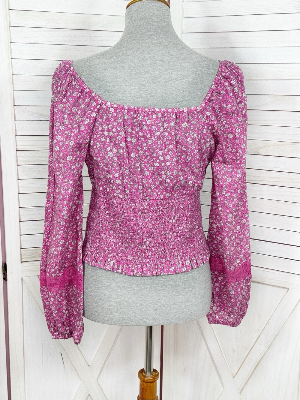 American Eagle Floral Smocked Puff Sleeve Crop Top Pink Medium Cottagecore - Picture 4 of 12